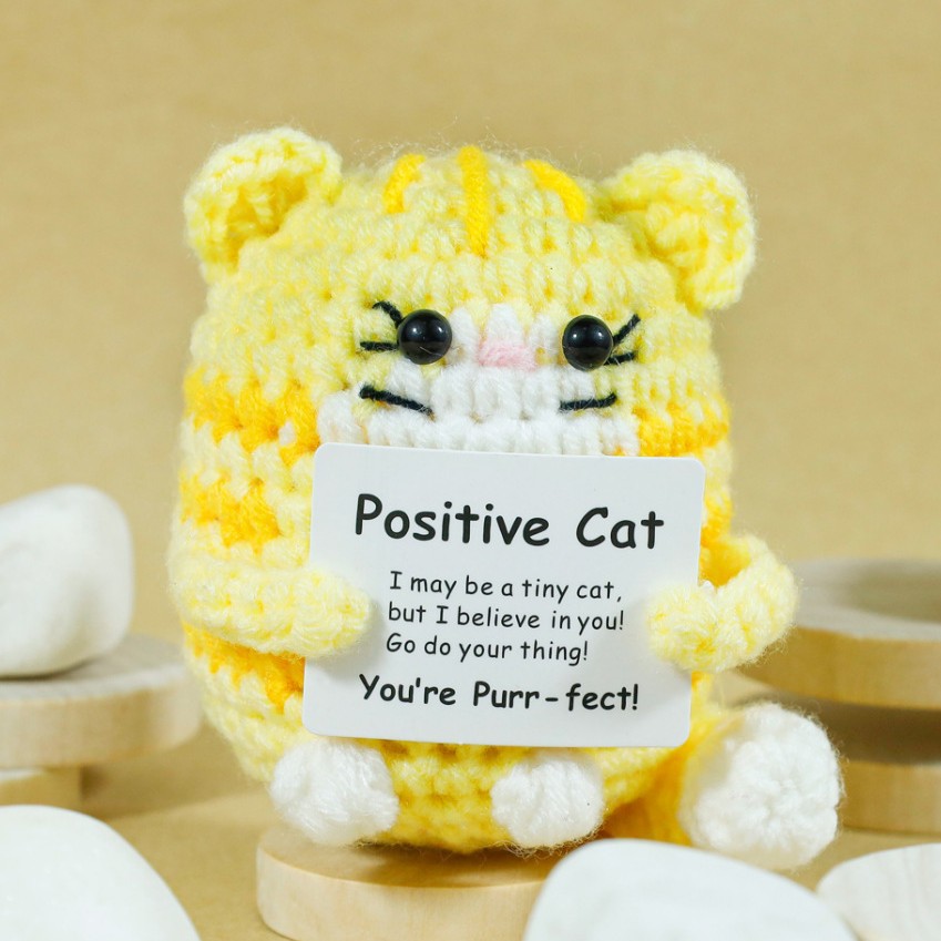 面白い編み物のポジティブな猫のぬいぐるみ、カード付き、家の部 - Home Textiles Europe のレビューと価格